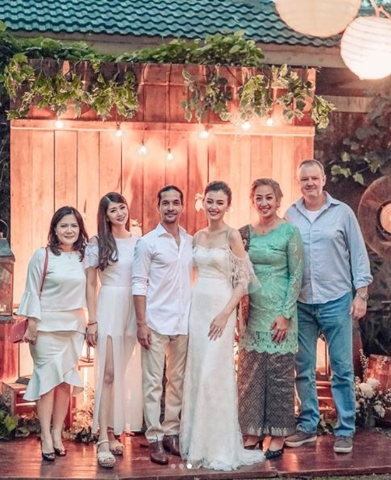 Digelar tertutup, ini 10 momen resepsi pernikahan Kimberly & Edward