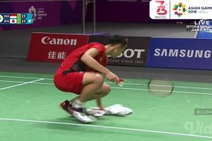 8 Meme kocak Jojo saat ngepel lapangan bulutangkis, jadi ngakak gemas!