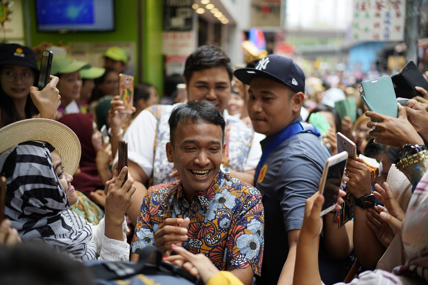 10 Momen heboh pembukaan gerai geprek Ruben Onsu di Hong Kong