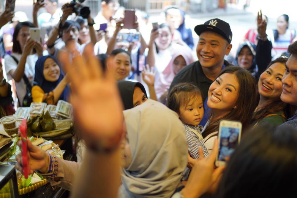 10 Momen heboh pembukaan gerai geprek Ruben Onsu di Hong Kong