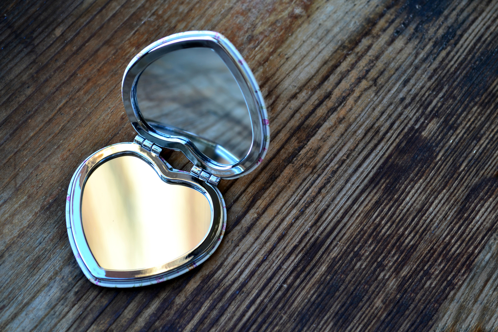 Anti mati gaya, 9 barang ini wajib selalu ada di tasmu ketika hangout