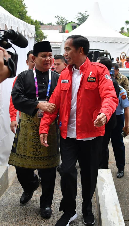 10 Momen hangat kebersamaan Jokowi-Prabowo nonton final pencak silat