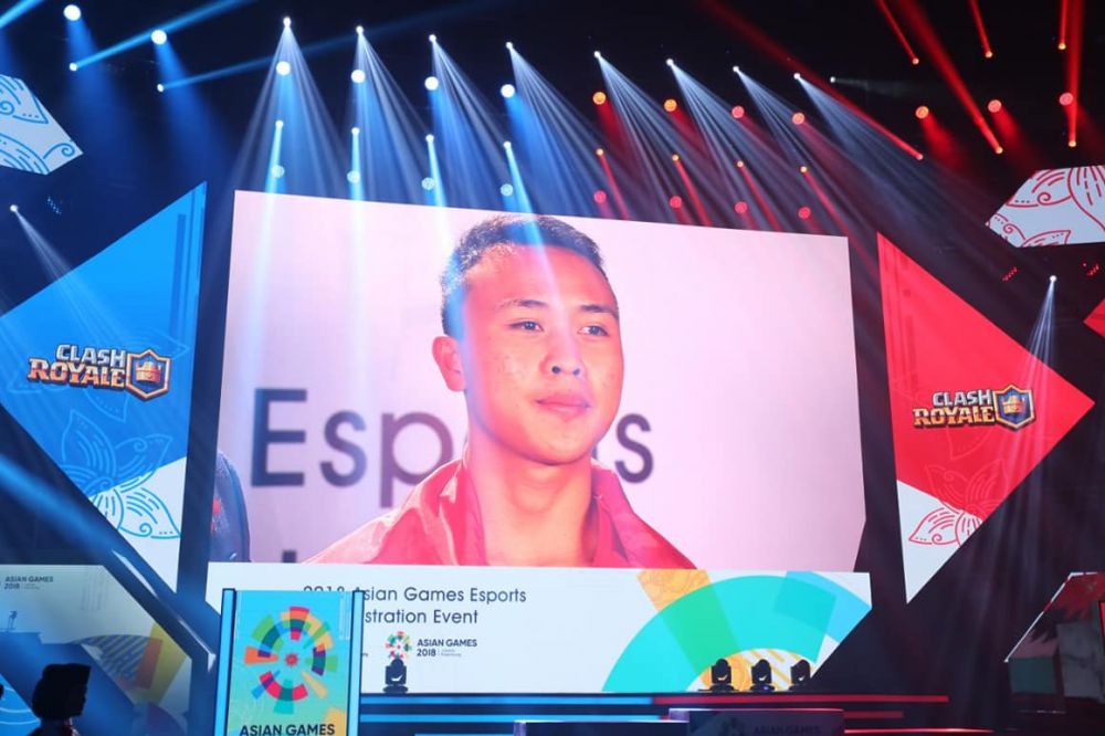 10 Potret kemenangan Ridel Yesaya, peraih medali emas eSports