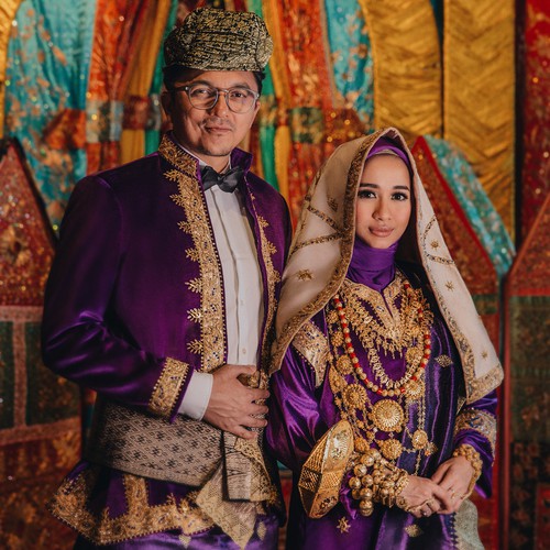 Klasik abis, begini prewedding 10 pasangan seleb bergaya tradisional 