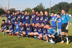 Timnya ketinggalan 0-2, pelatih ini masuk lapangan dan bikin hattrick