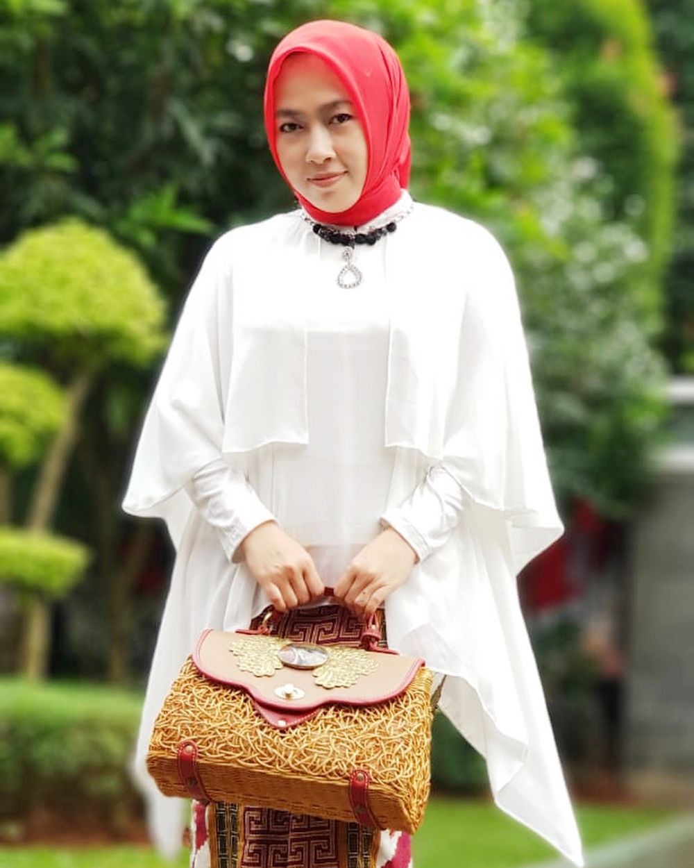 10 Pesona Obib Nahrawi, desainer yang jadi istri Menpora Imam Nahrawi