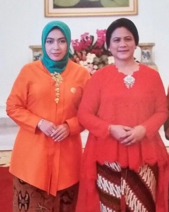 10 Pesona Obib Nahrawi, desainer yang jadi istri Menpora Imam Nahrawi