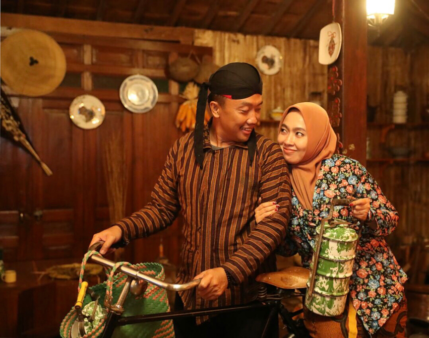 10 Pesona Obib Nahrawi, desainer yang jadi istri Menpora Imam Nahrawi