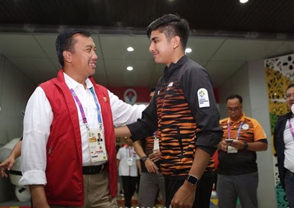 10 Momen Menpora Imam vs Saddiq adu catur usai pesilat Malaysia ngamuk