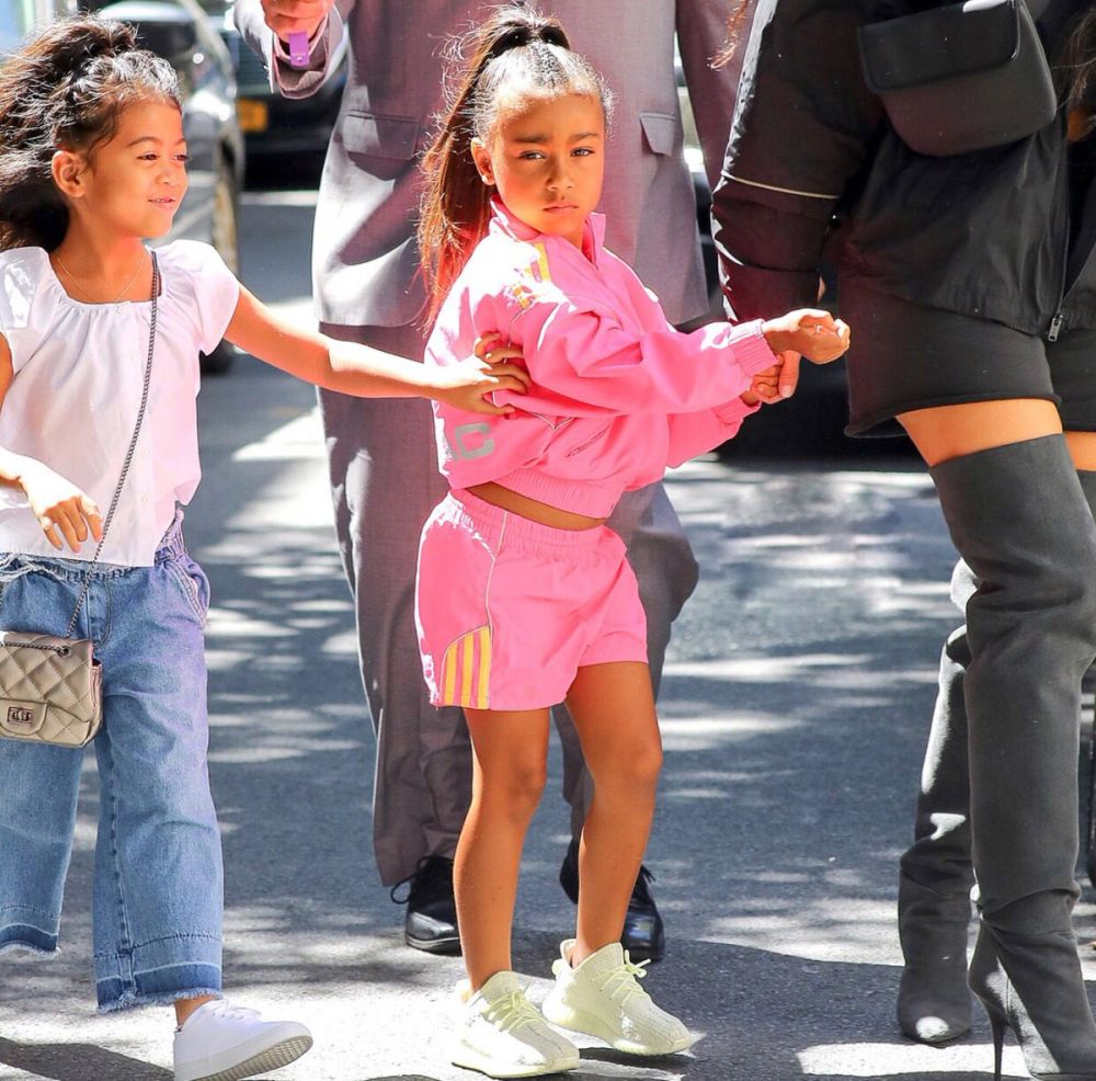 Bukan barang mewah, 7 seleb ini dikado hewan di hari ulang tahunnya