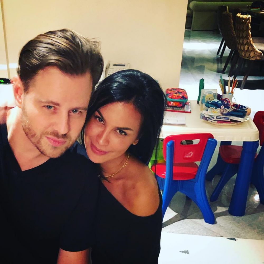 Move on dari Ariel, ini 7 potret keakraban Sophia Latjuba & pria bule