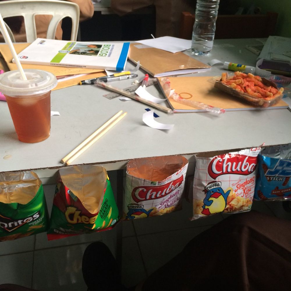 Kreatif, cara murid SMA ini simpan makanan di dalam kelas bikin ngakak