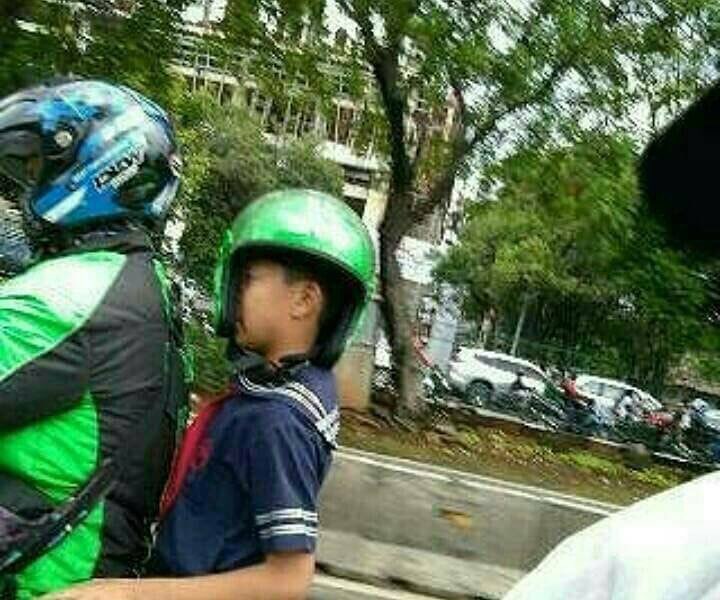 8 Momen bocah lagi apes ini bikin pengen ketawa tapi kasihan
