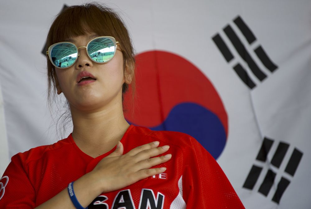 10 Aksi suporter cantik Korea Selatan di Asian Games bikin gagal fokus