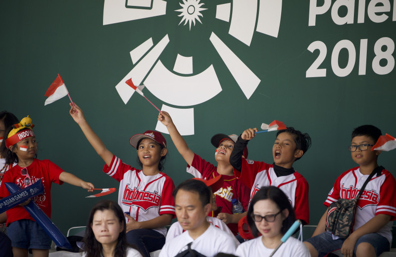 Penuh semangat, ini 10 ekspresi heboh suporter cilik di Asian Games