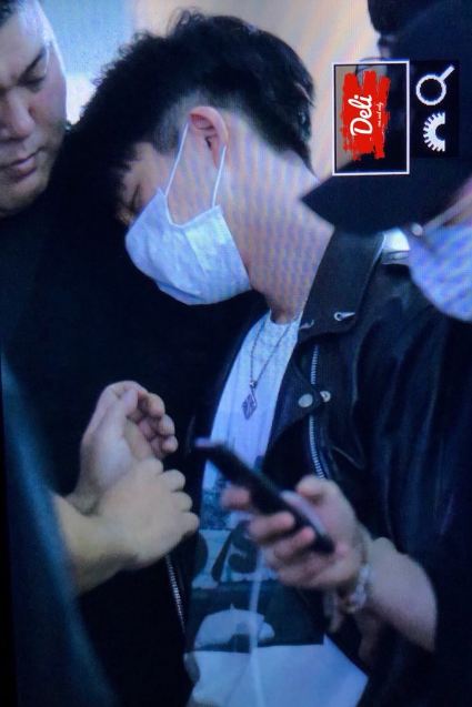 Belum tiba di Indonesia, foto personel iKON keletihan ini tuai simpati