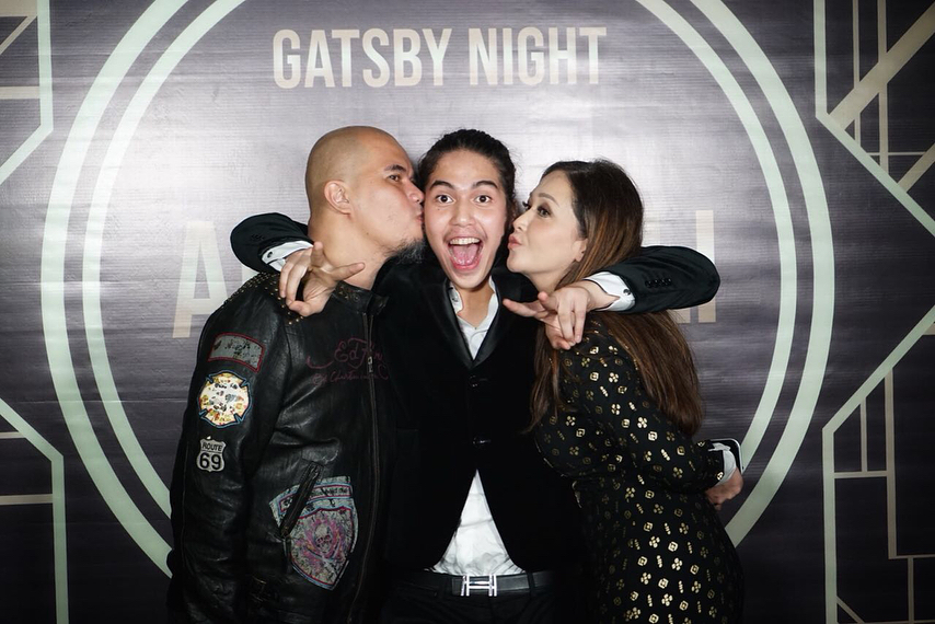 7 Potret ulang tahun Al Ghazali, tiru pose pelukan Jokowi-Prabowo