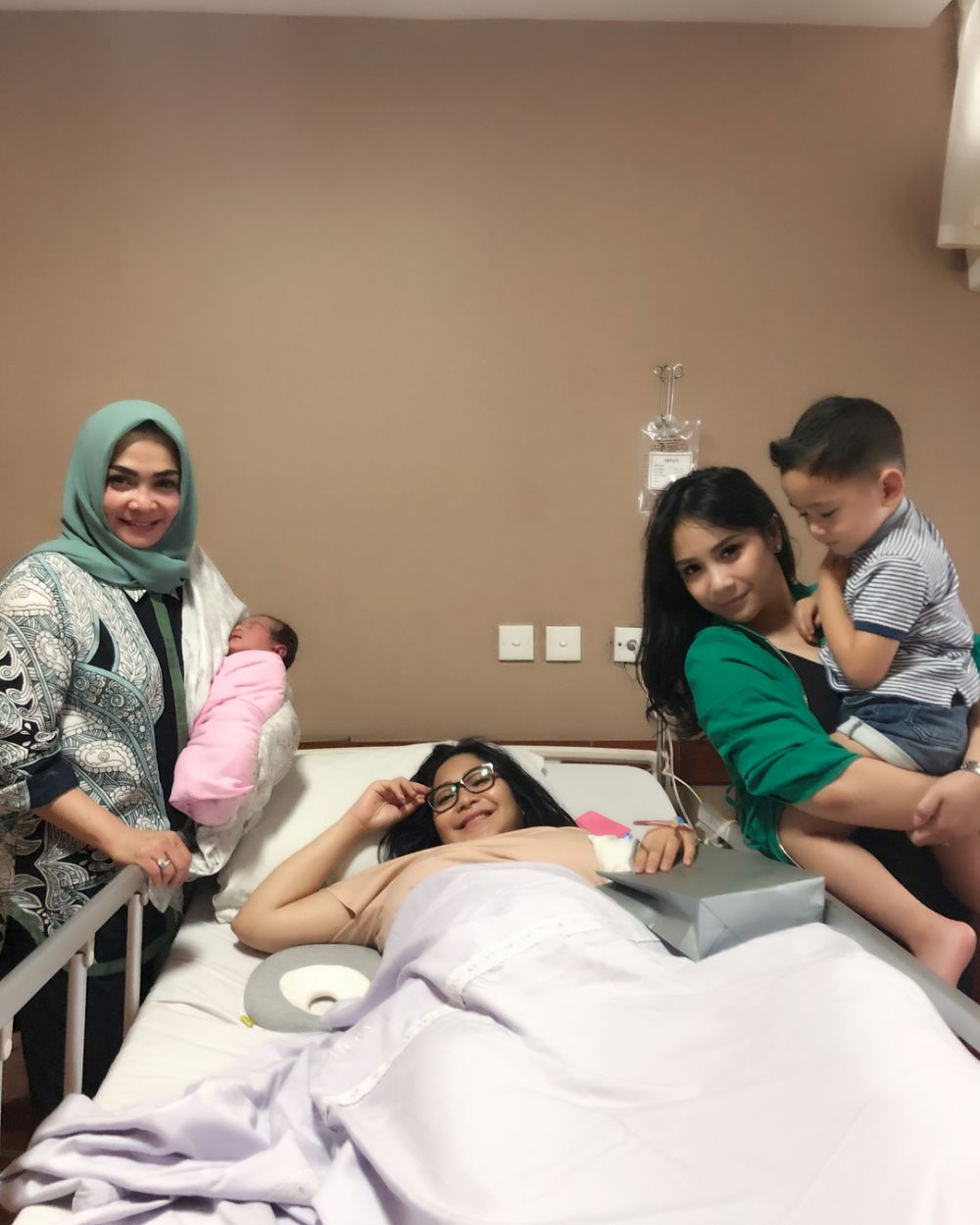 Imut dan menggemaskan, ini 7 potret anak pertama Caca Tengker 