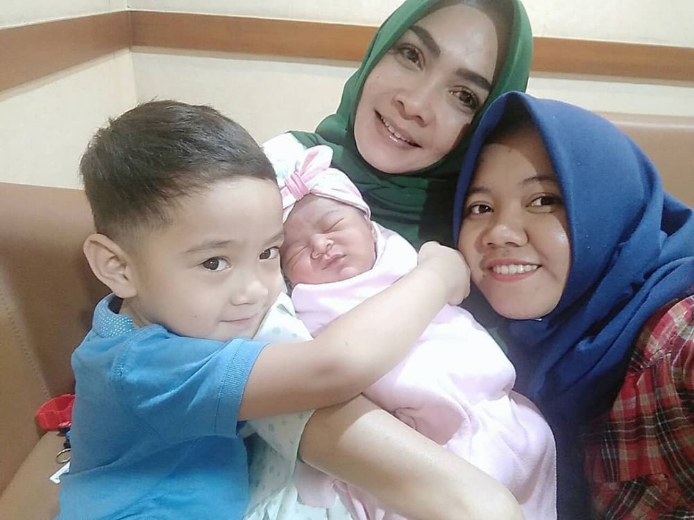 Imut dan menggemaskan, ini 7 potret anak pertama Caca Tengker 