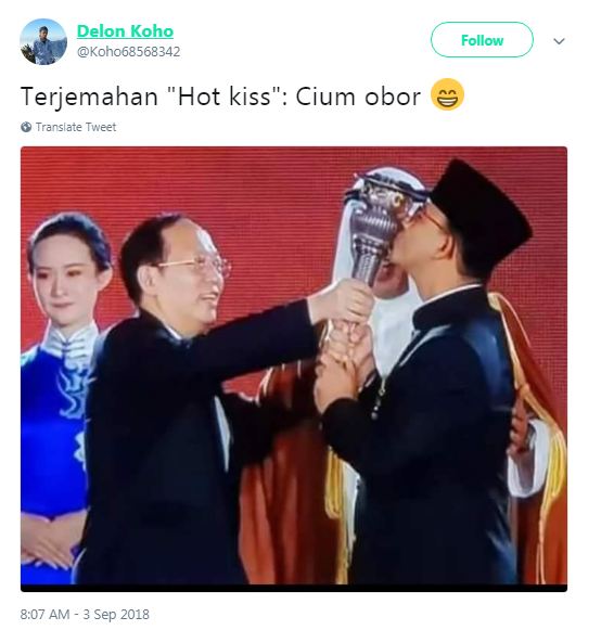 Duh, 10 lelucon warganet atas aksi Anies cium obor ini sungguh terlalu