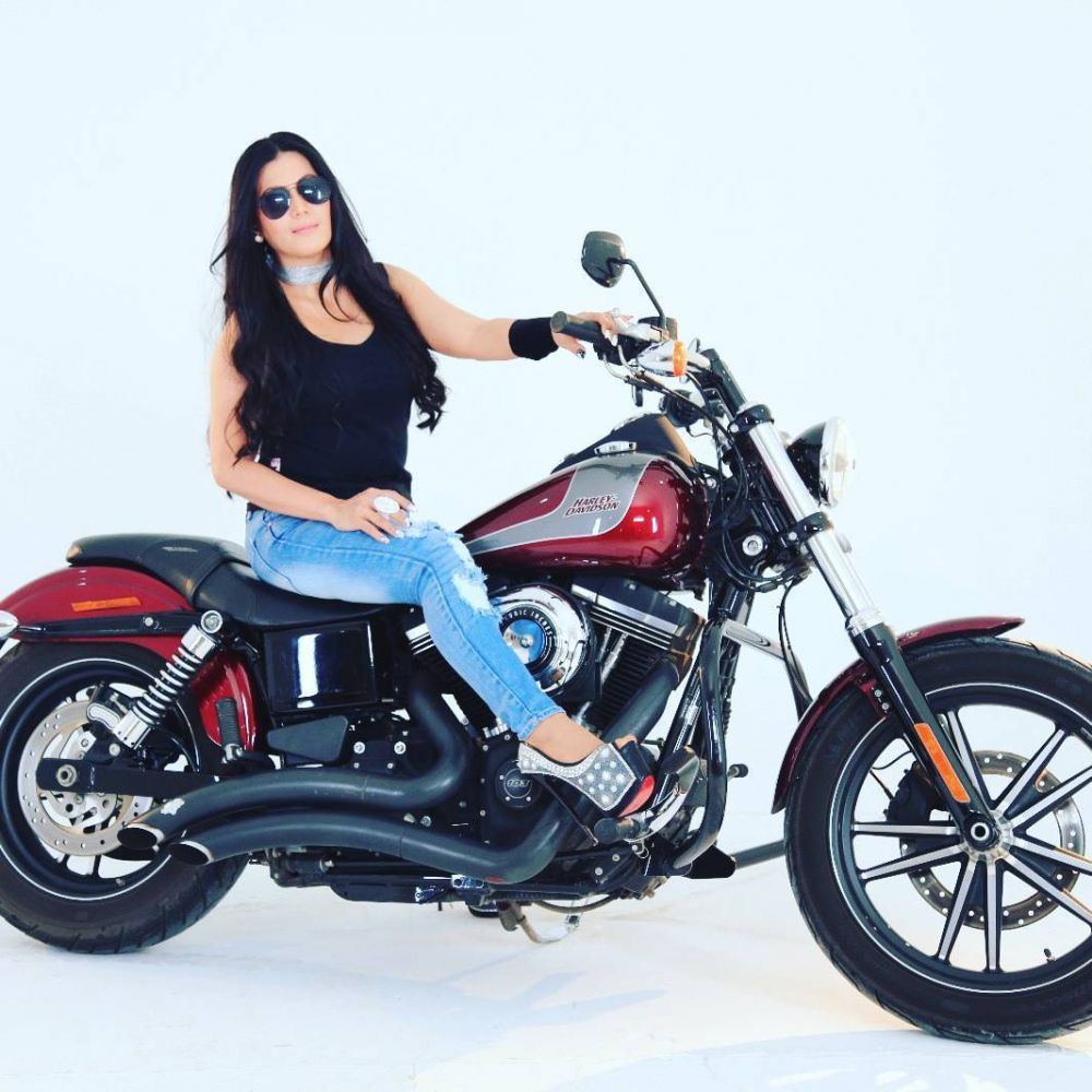 Usia hampir kepala lima, ini 10 bukti Helsi Herlinda tetap memesona