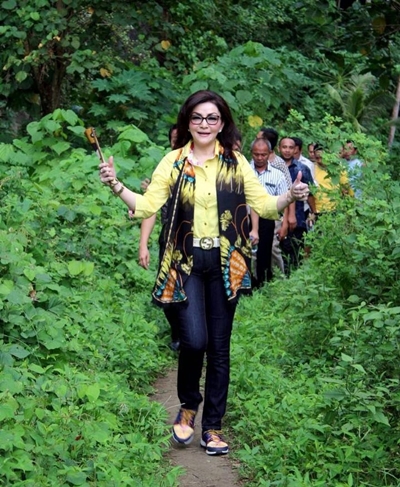 Usia 50 tahun, ini 10 gaya Bupati Minahasa Selatan yang glamor abis