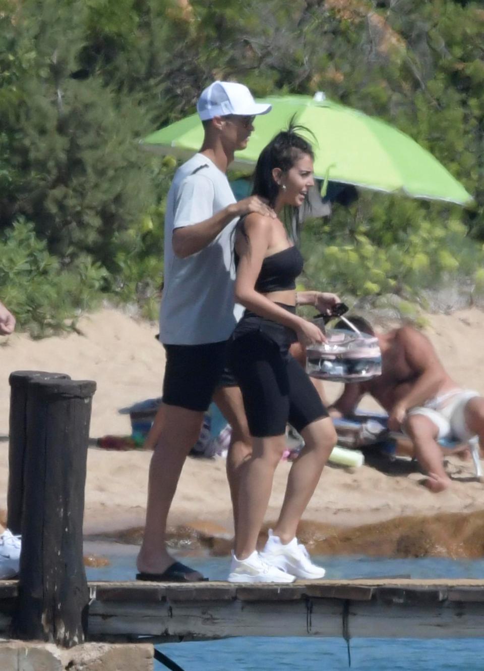 Belum cetak gol, CR7 pilih liburan romantis bareng kekasih seksinya