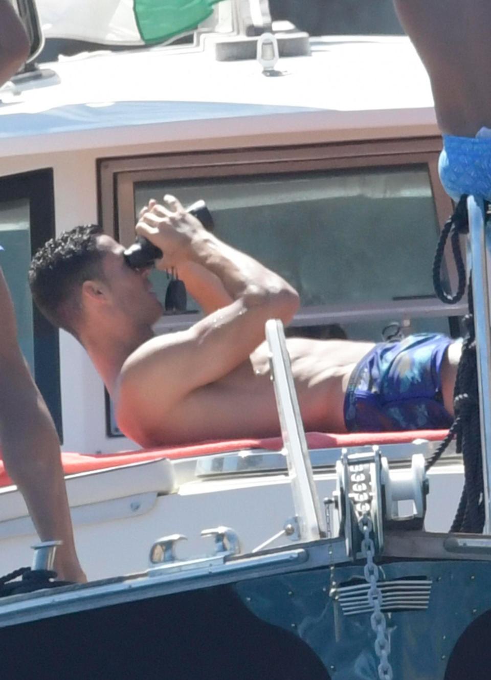 Belum cetak gol, CR7 pilih liburan romantis bareng kekasih seksinya