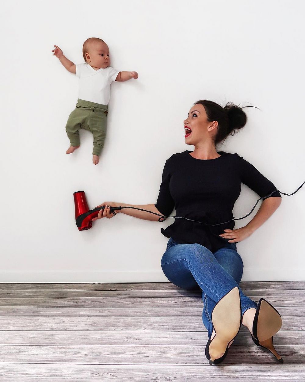 Cuma pakai tembok, 6 foto bayi bisa terbang ini hasilnya kreatif abis