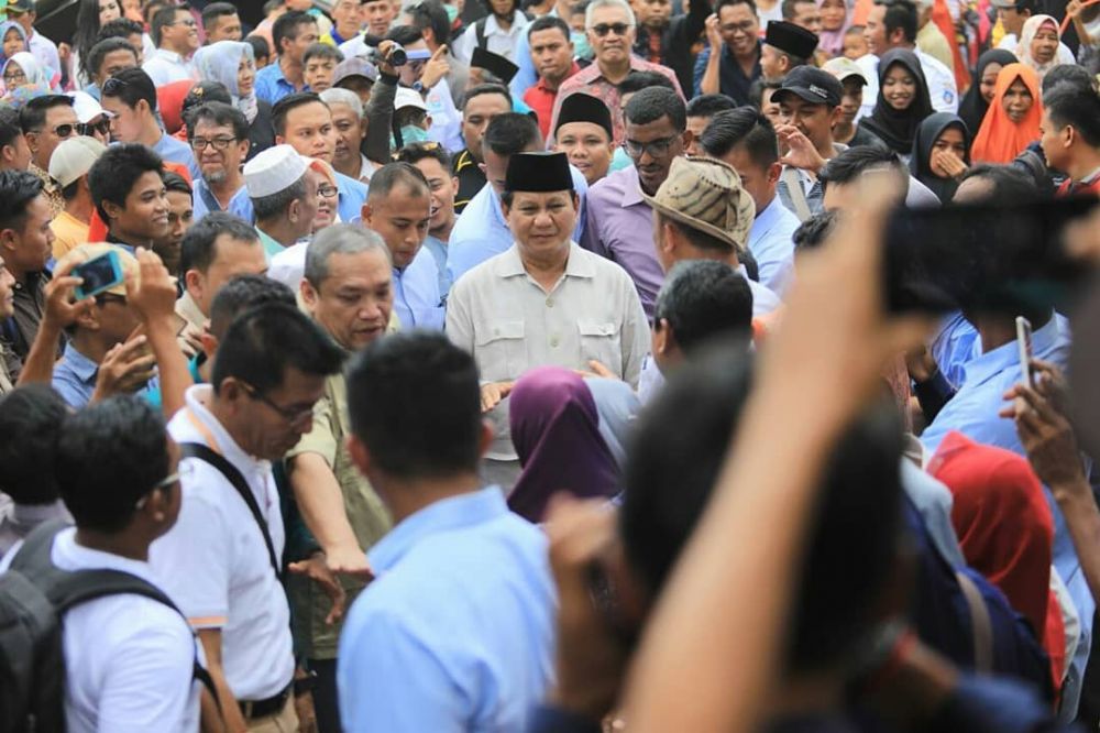 9 Momen Prabowo kunjungi korban gempa Lombok, ditemani Titiek Soeharto