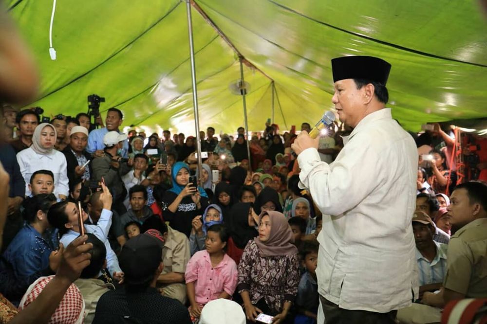 9 Momen Prabowo kunjungi korban gempa Lombok, ditemani Titiek Soeharto