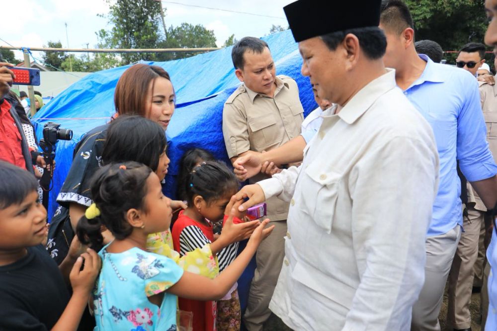 9 Momen Prabowo kunjungi korban gempa Lombok, ditemani Titiek Soeharto