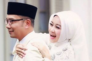 Momen Atalia berkursi roda dampingi Ridwan Kamil dilantik Presiden