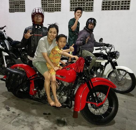 10 Potret suami Soimah di atas motor, penampilannya sangar
