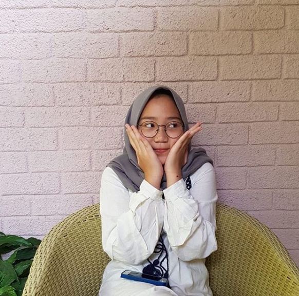 10 Gaya hijab Zara, putri Ridwan Kamil yang mirip Nissa Sabyan