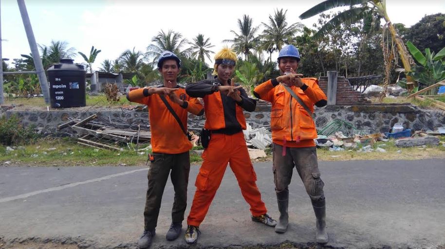 Kisah penuh perjuangan di balik relawan dandan ala Naruto di Lombok