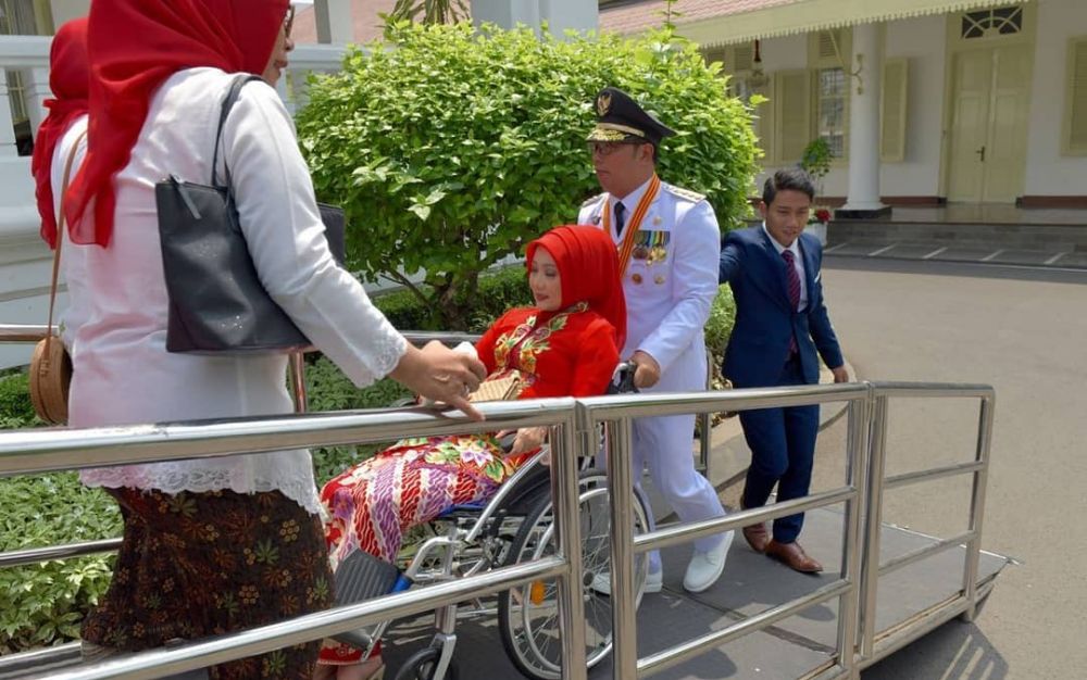 9 Potret dedikasi Atalia sebagai istri Gubernur Jabar ini banjir doa