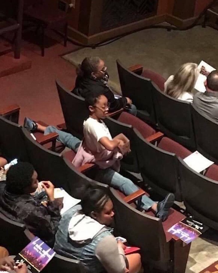 10 Tingkah konyol bocah di tempat umum ini bikin tepuk jidat