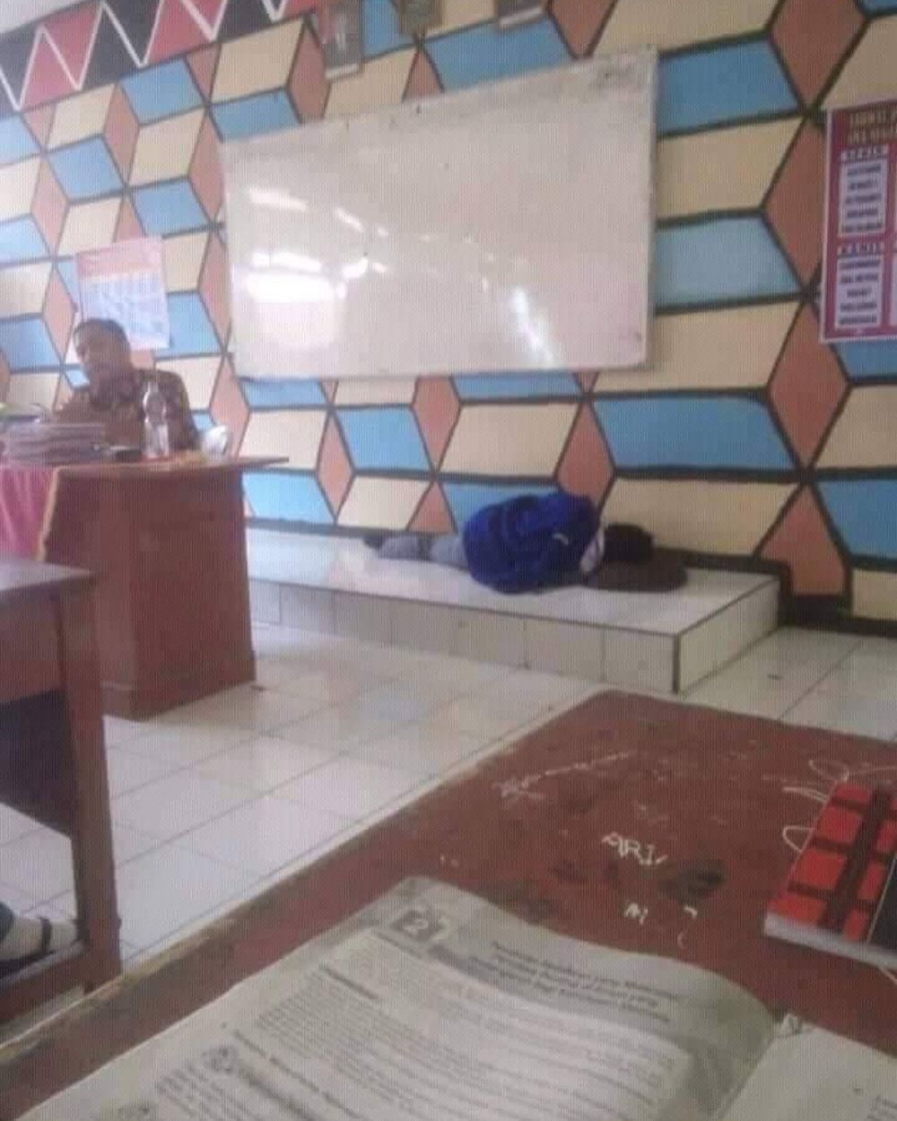 10 Tingkah konyol bocah di tempat umum ini bikin tepuk jidat