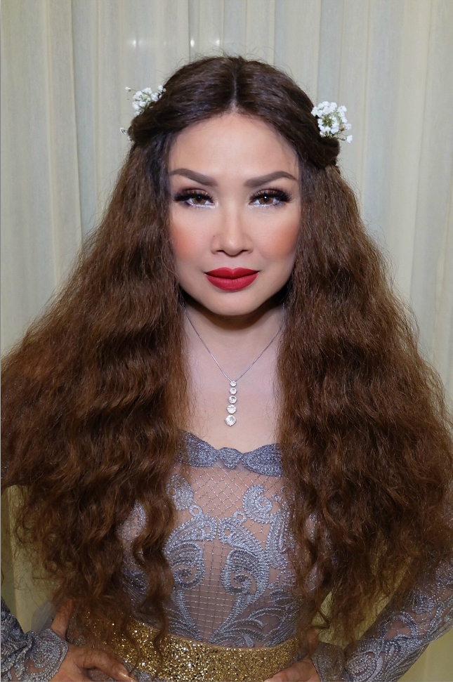 5 Seleb cantik ini pilih menikah di Tanah Suci, ada berujung cerai