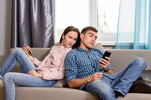 Pasangan kamu masih instal Tinder? Hati-hati potensi psikopat