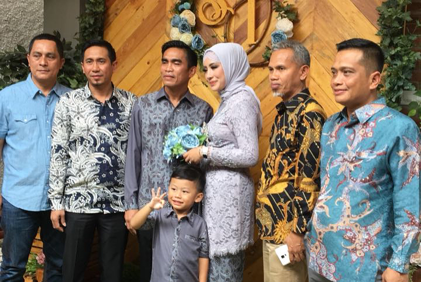 10 Momen bahagia acara tunangan Shinta Bachir, dilamar anggota DPRD