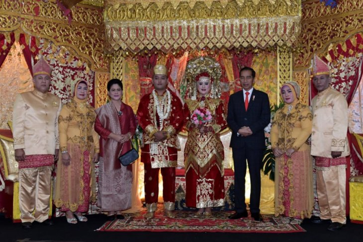 Jokowi & Iriana hadiri pernikahan anggota Paspampres, begini potretnya