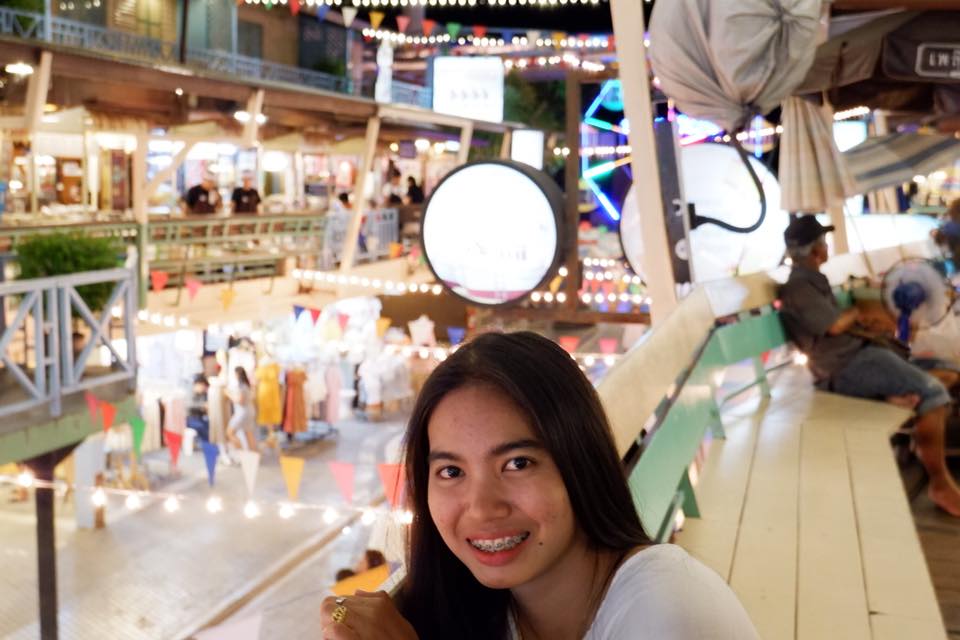 10 Potret Atittaya, cewek setia dampingi kekasih sakit kanker mata