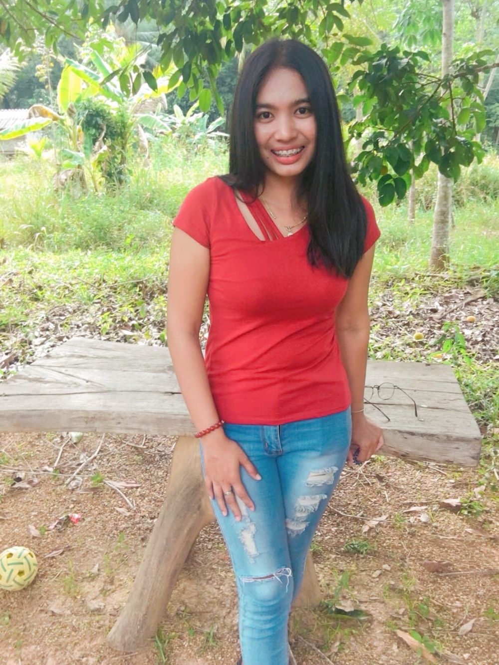 10 Potret Atittaya, cewek setia dampingi kekasih sakit kanker mata