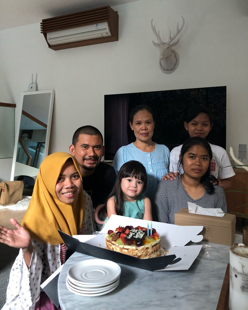 6 Momen bahagia Gading, Gisel dan Gempi rayakan ultah Koneng