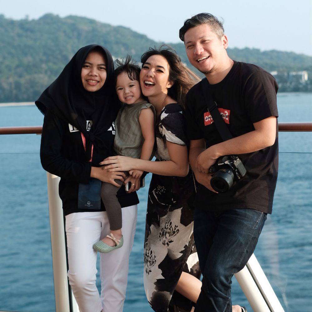 6 Momen bahagia Gading, Gisel dan Gempi rayakan ultah Koneng