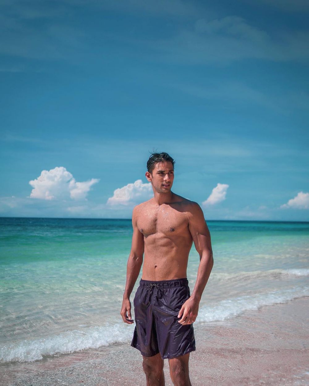 10 Pesona host MTMA Sahil Shah berbaur dengan alam, bikin panas dingin