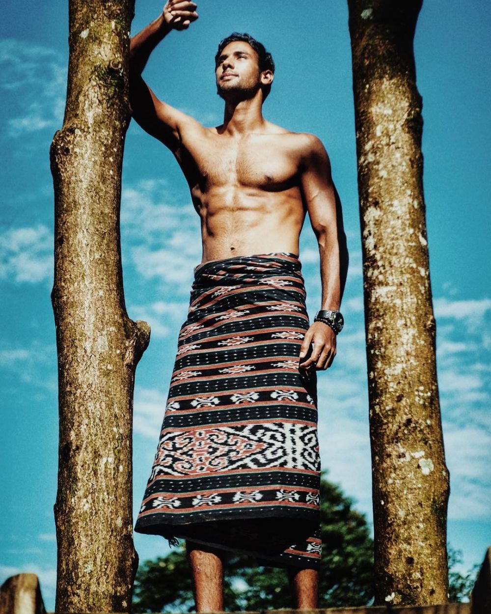 10 Pesona host MTMA Sahil Shah berbaur dengan alam, bikin panas dingin