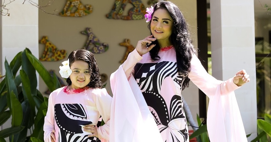 Rayakan ultah ke-7 Amora, wajah Krisdayanti bikin salah fokus